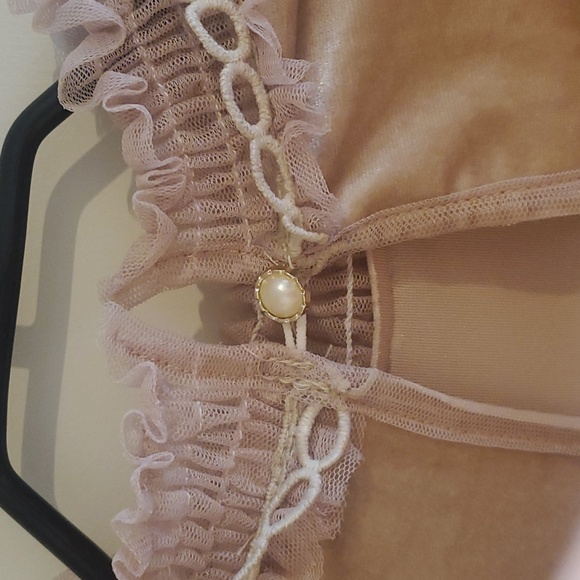 Velvet Lace pastel pink blouse - Picture 5 of 6